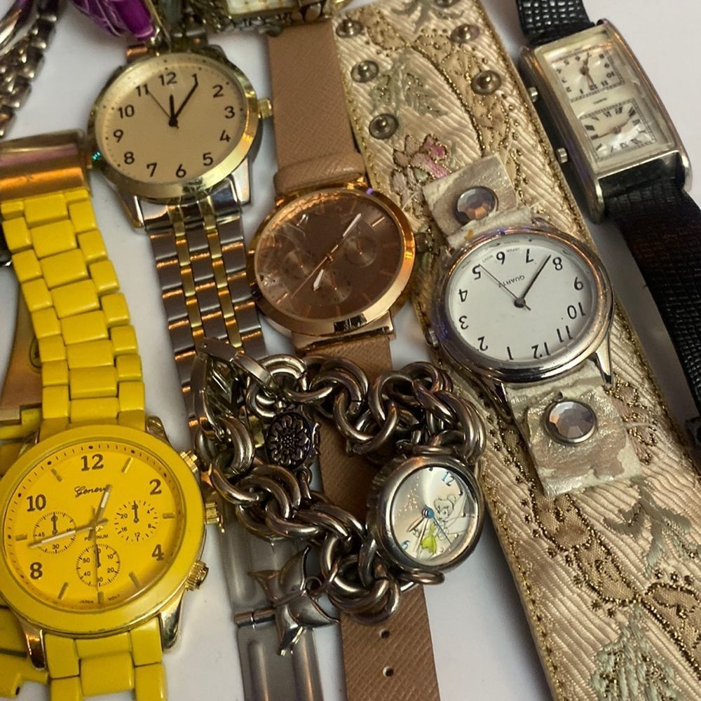 Assorted Watches Used Not Working For Parts Or Pieces lot 151 - Picture 3 of 6
